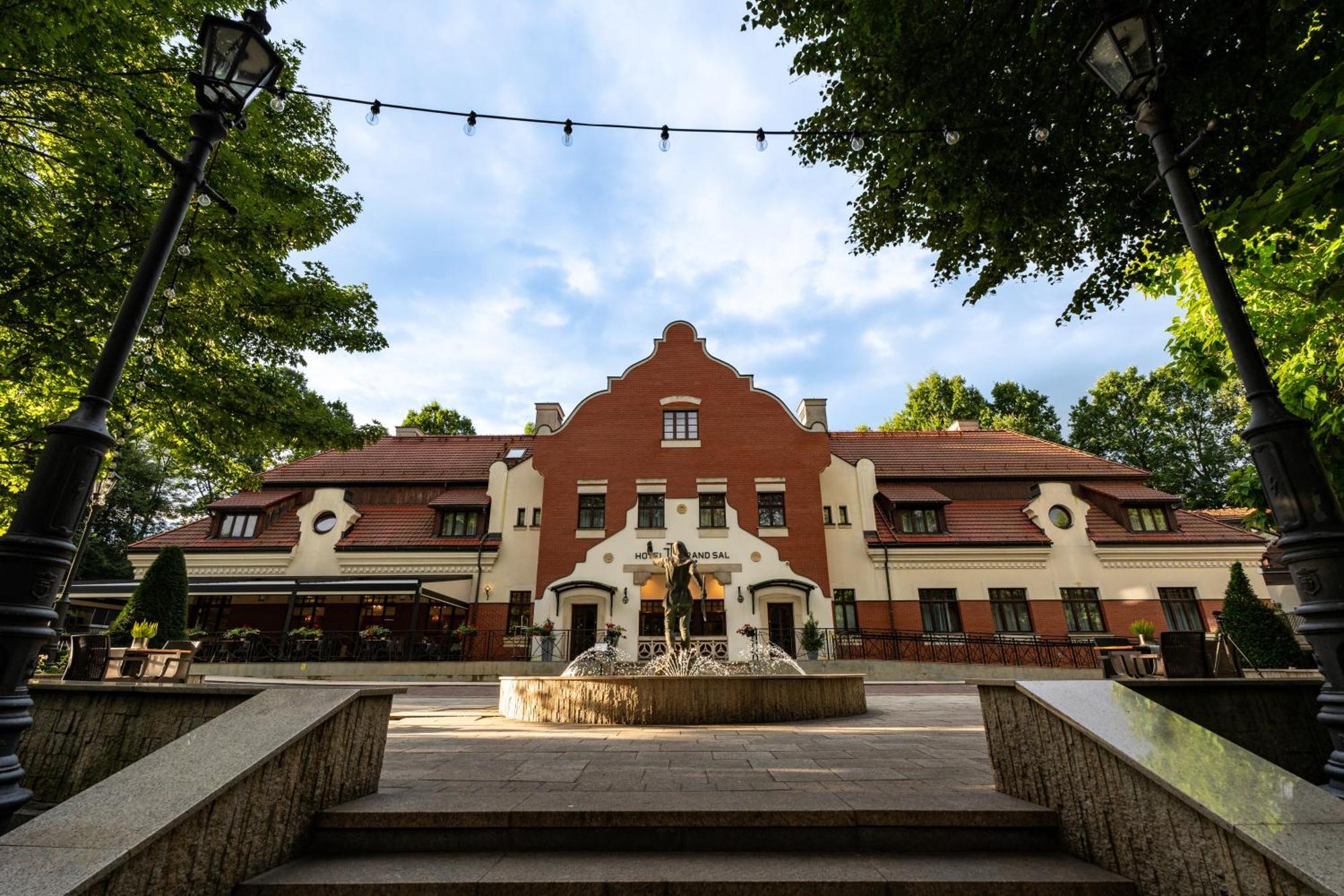 Hotel Grand Sal Groß Salze Exterior foto