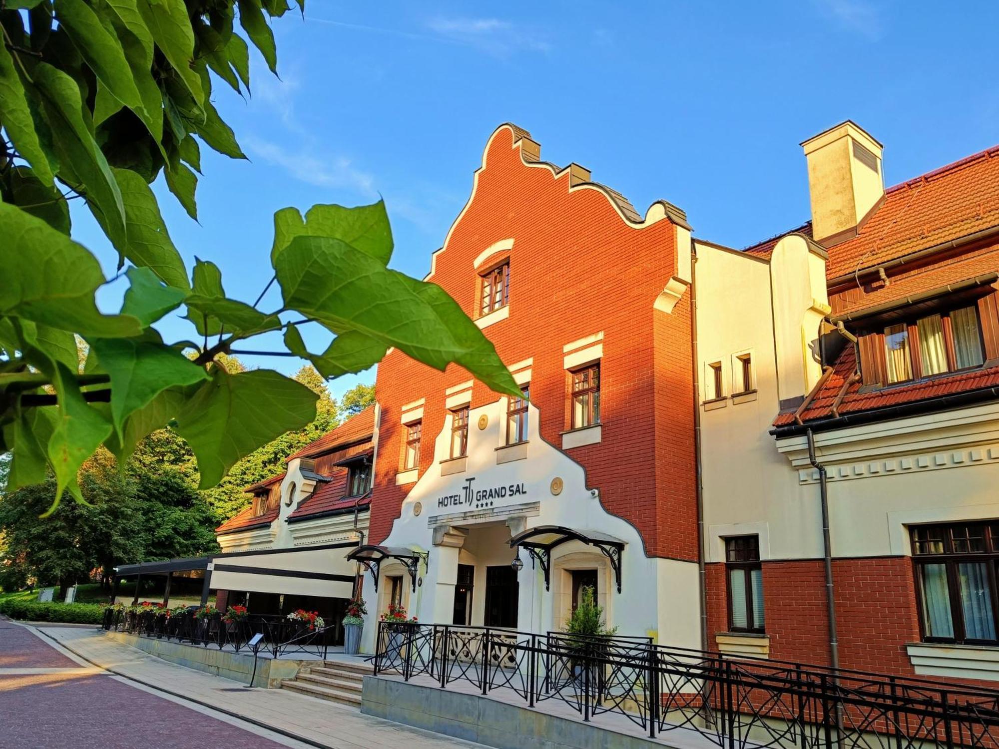 Hotel Grand Sal Groß Salze Exterior foto
