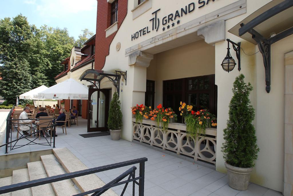Hotel Grand Sal Groß Salze Exterior foto